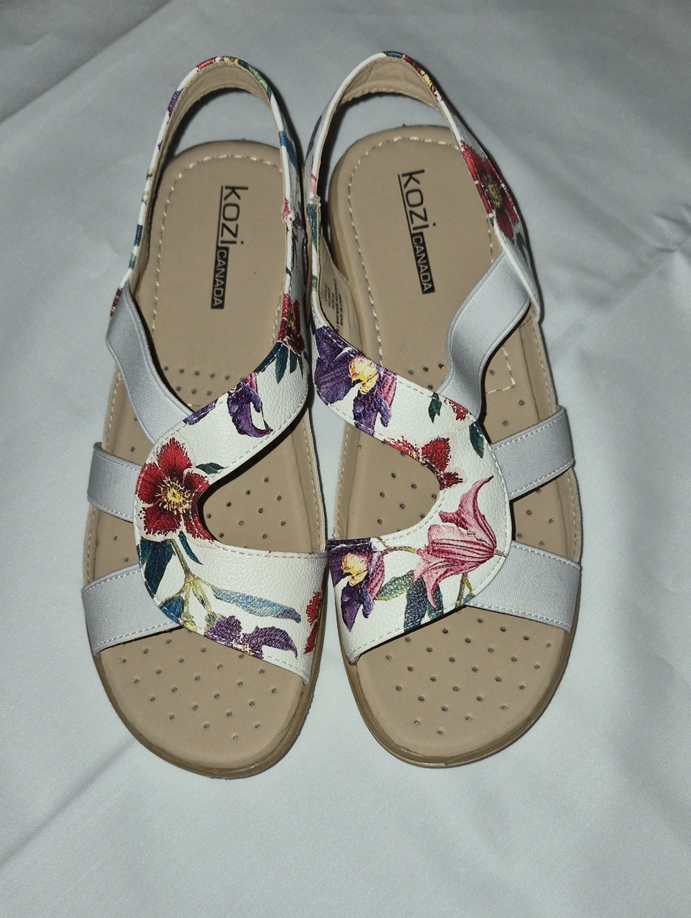 Kozi Canada Floral Wedge Sandals Shoes Size 38 7.5